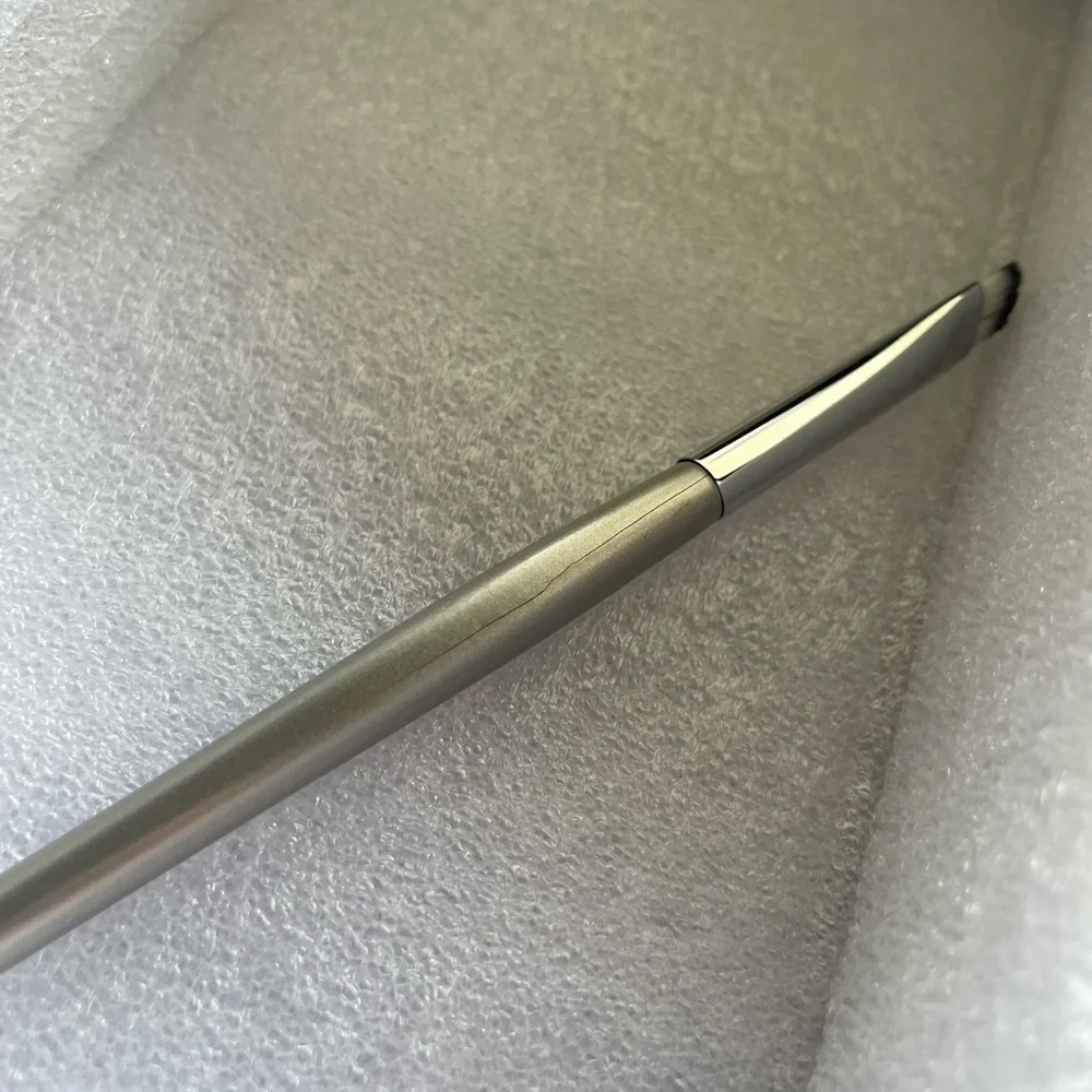 Esum Silver Makeup Brush Set - Picture 4 of 5